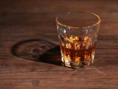 L’alcool aggrave-t-il les douleurs articulaires ?